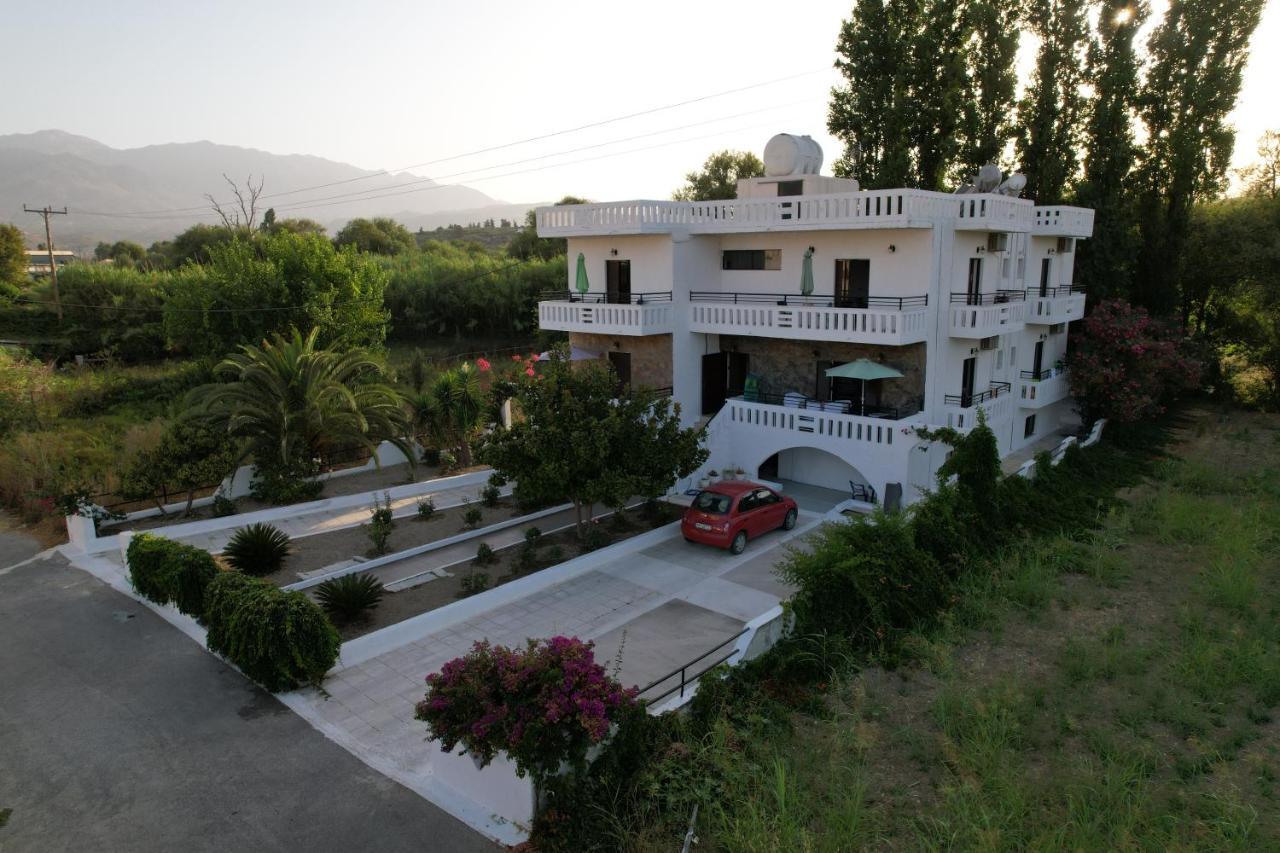 Zourpos Studios & Apartments Каливес Екстериор снимка