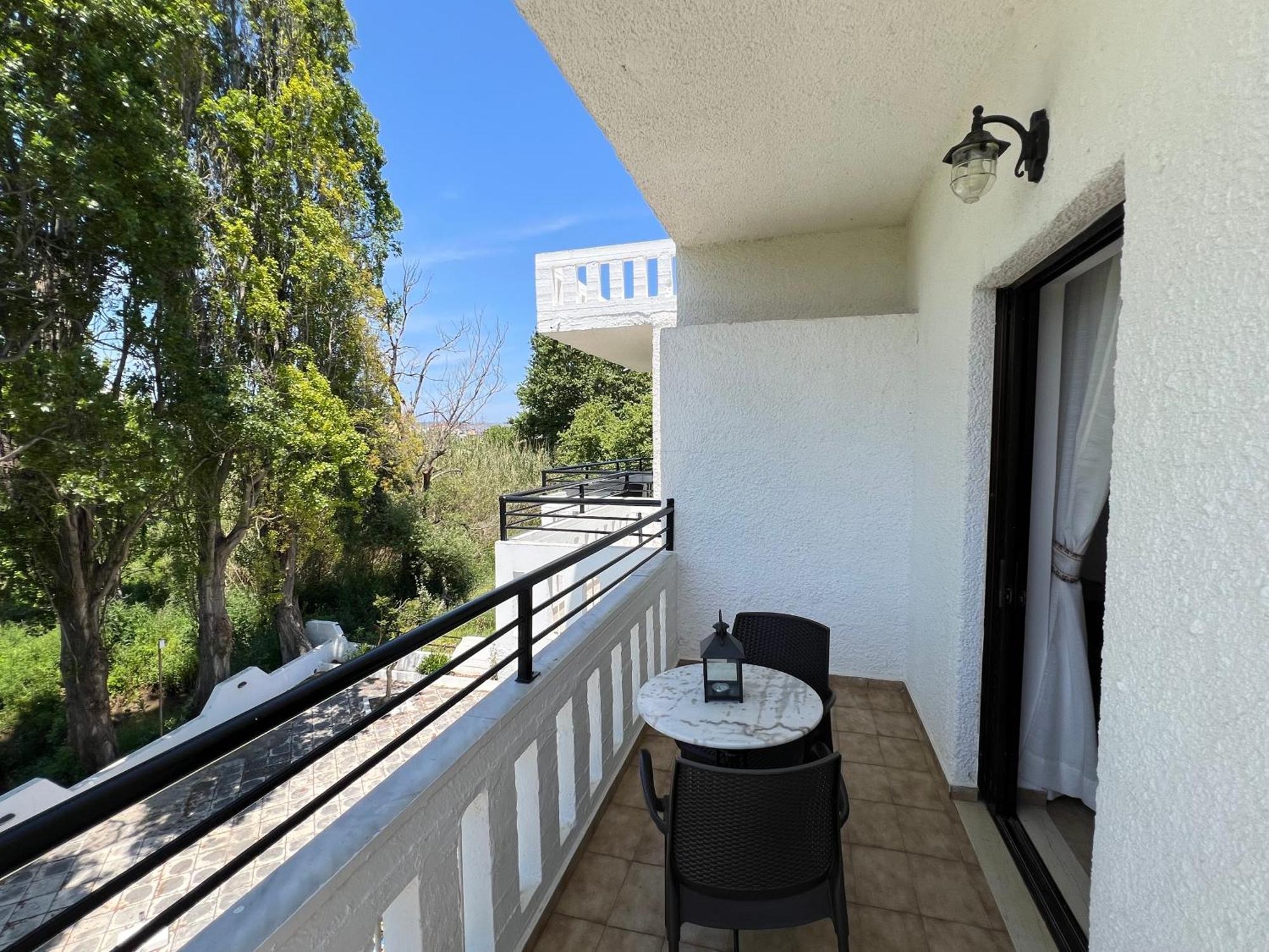 Zourpos Studios & Apartments Каливес Екстериор снимка