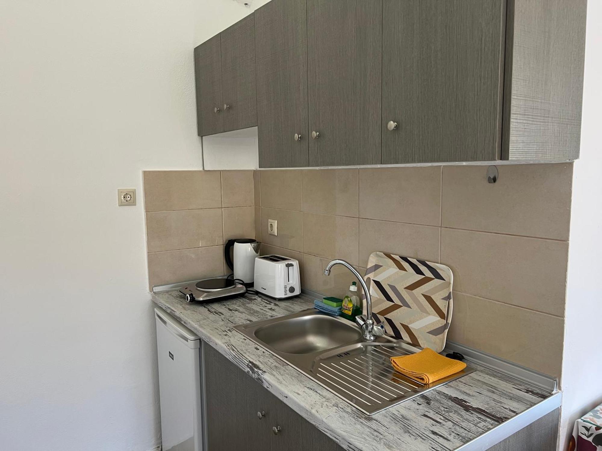 Zourpos Studios & Apartments Каливес Екстериор снимка