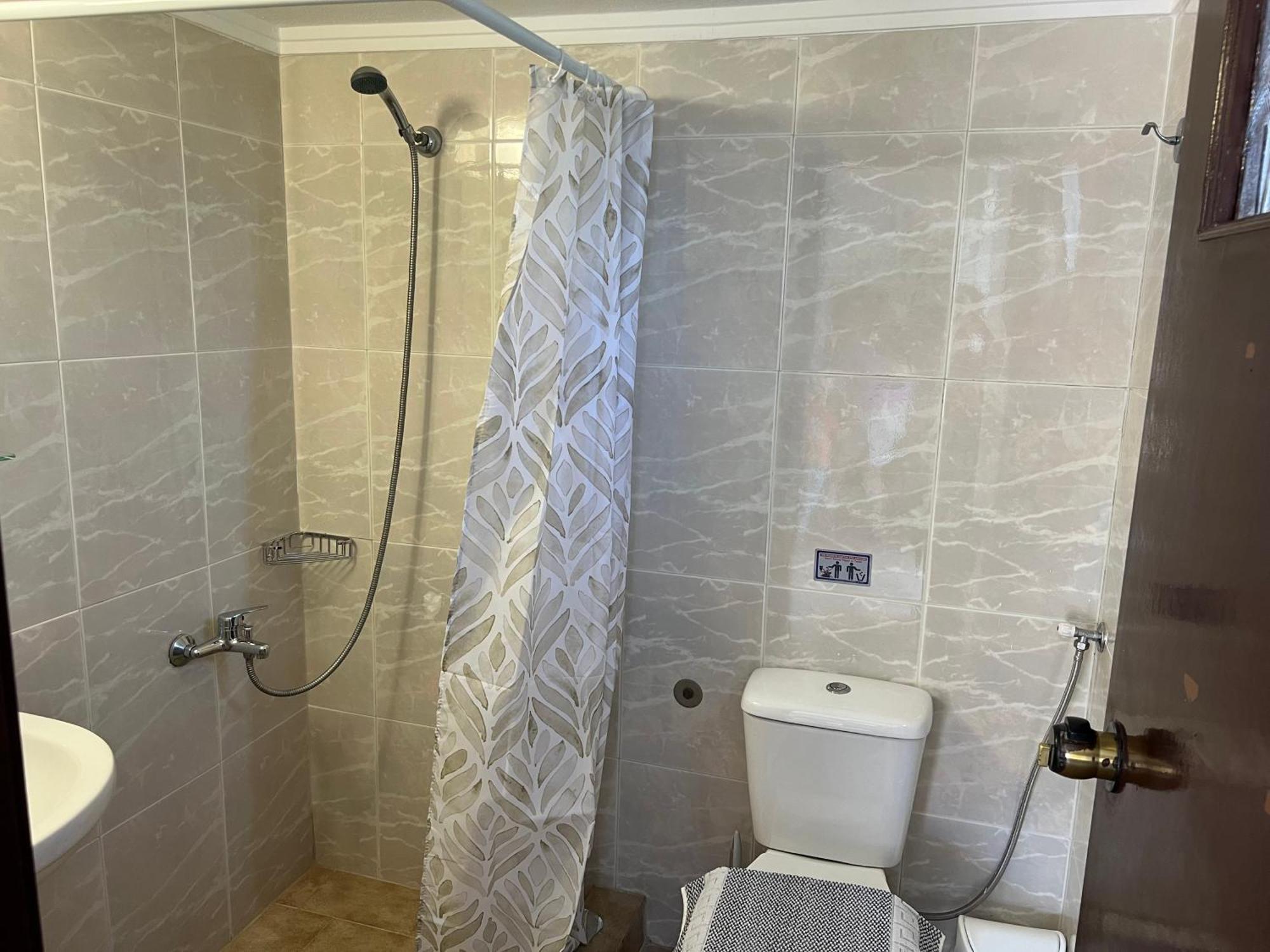 Zourpos Studios & Apartments Каливес Екстериор снимка