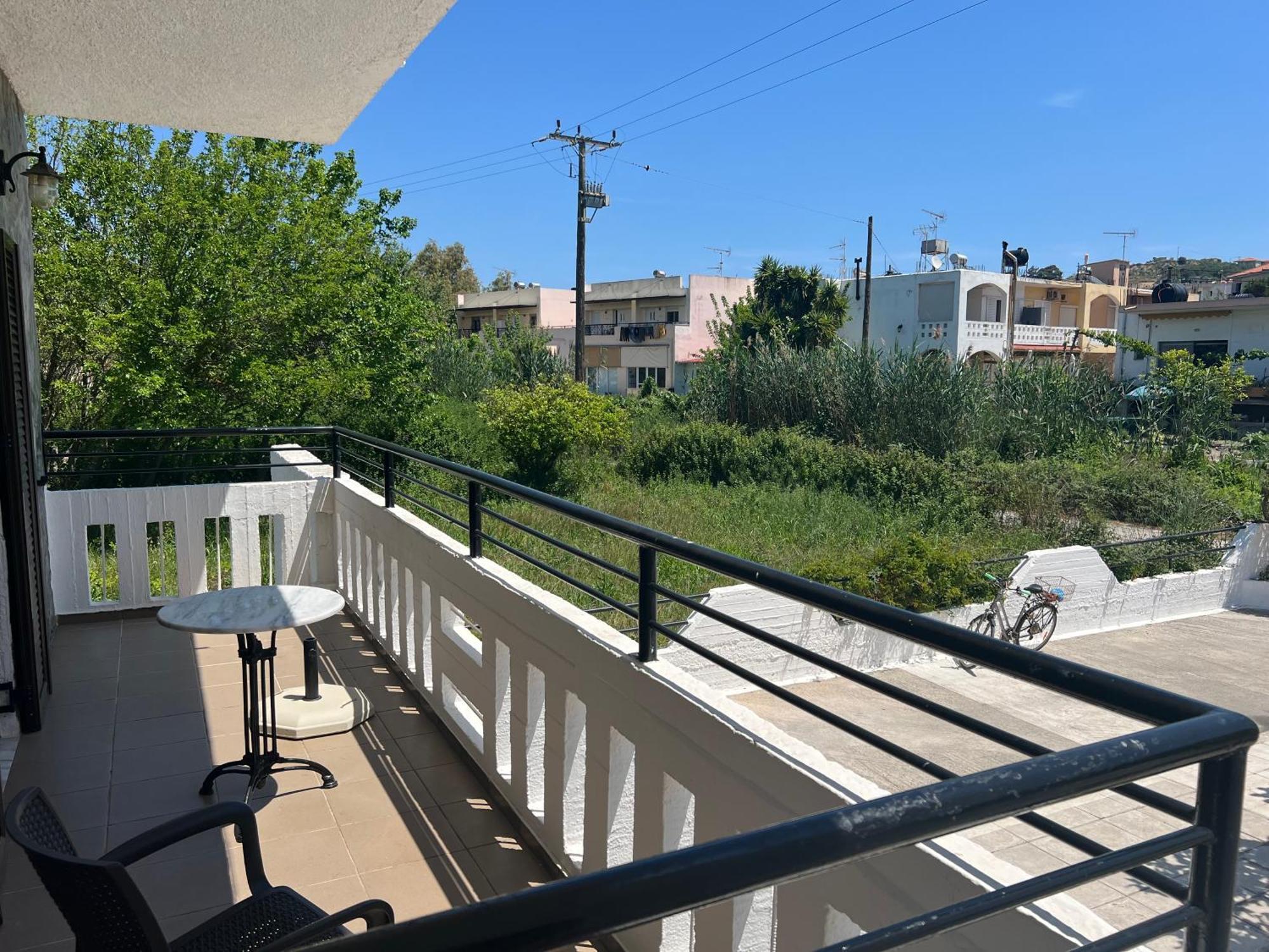 Zourpos Studios & Apartments Каливес Екстериор снимка