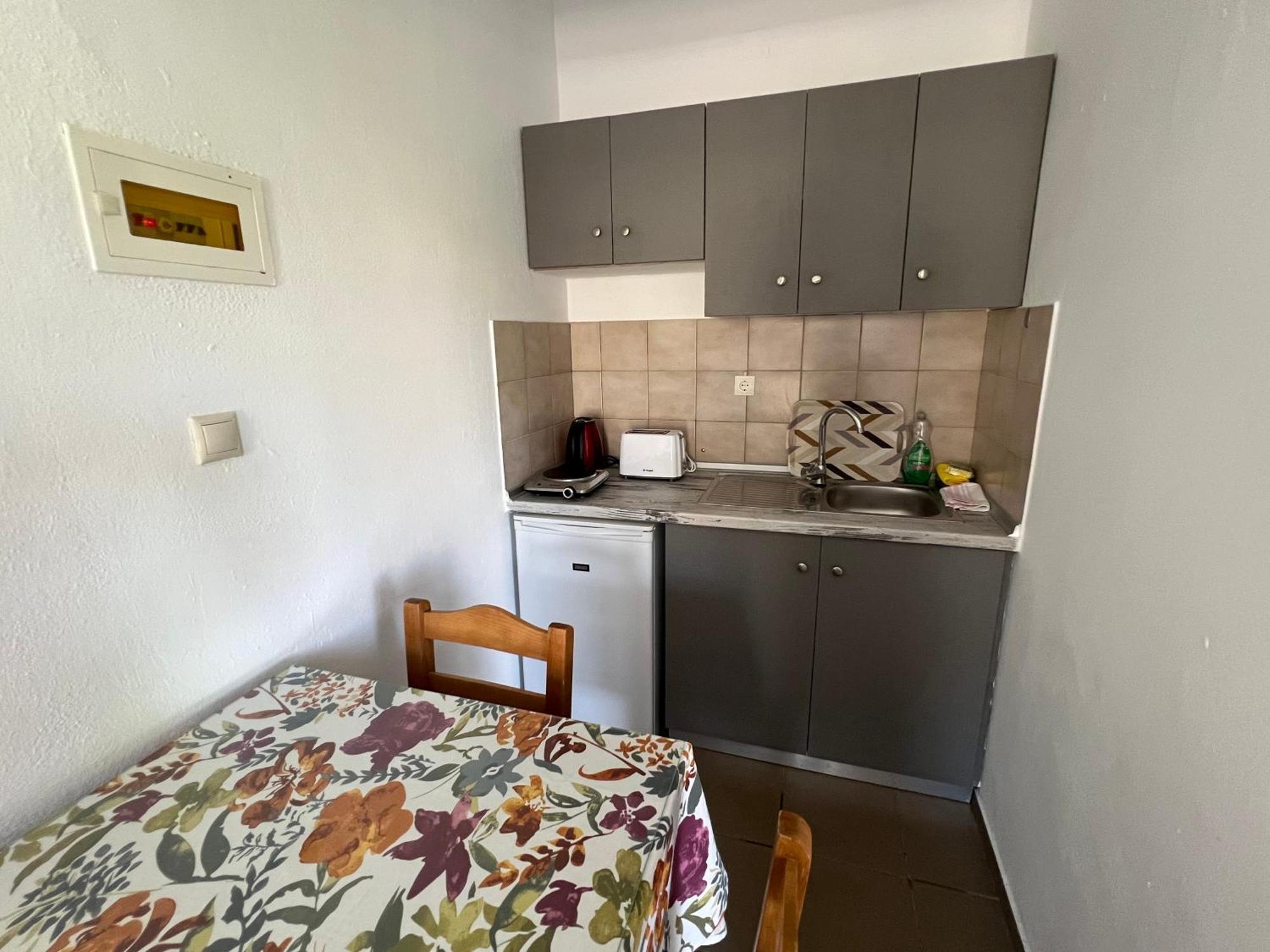 Zourpos Studios & Apartments Каливес Екстериор снимка