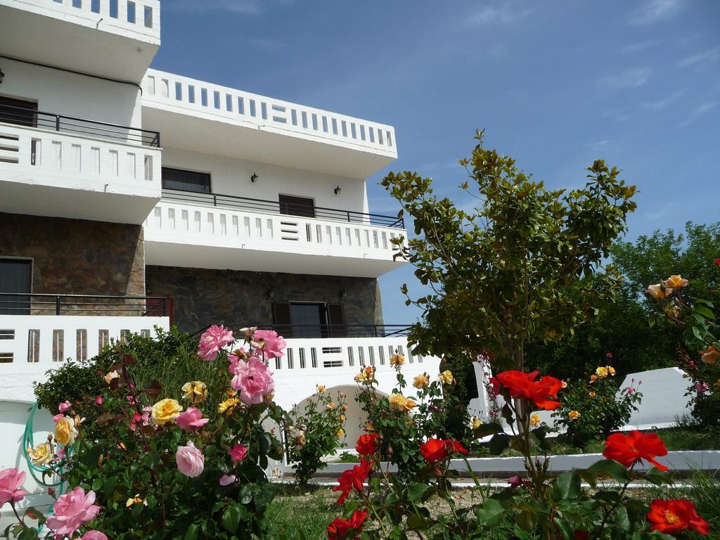 Zourpos Studios & Apartments Каливес Екстериор снимка